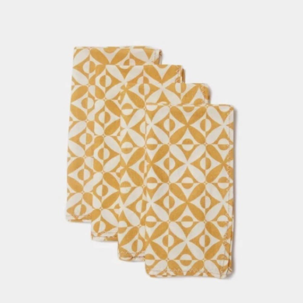 NWT Chan Luu Linen Napkins, Set of 4 Honey Gold Cream All Over Tile Pattern AOP